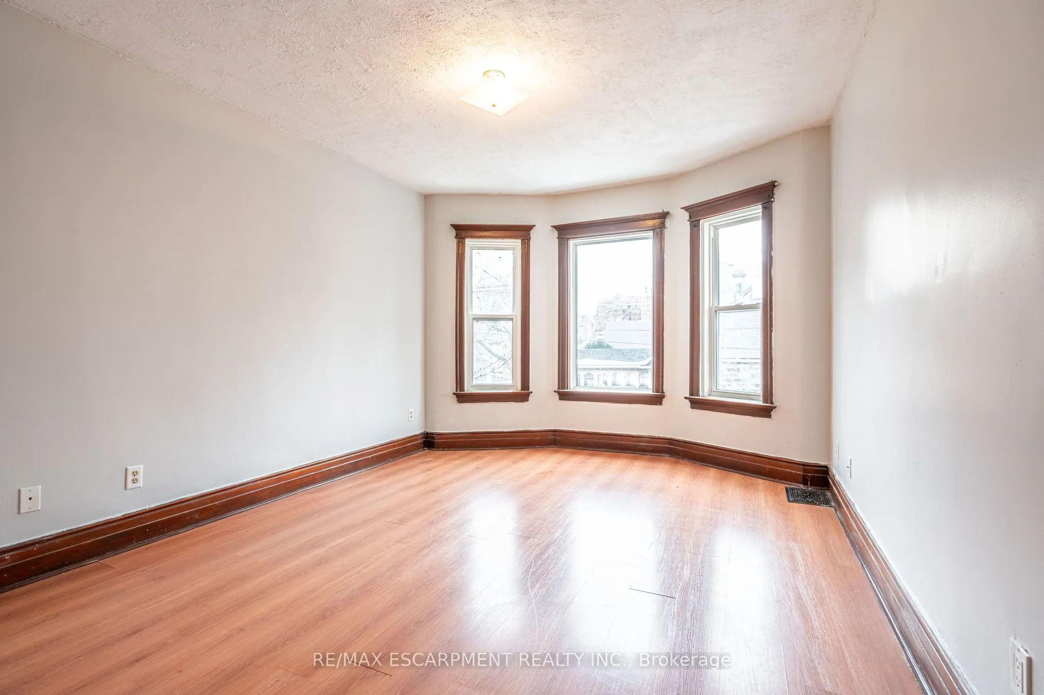 255 JOHN Street S, #UPPER
