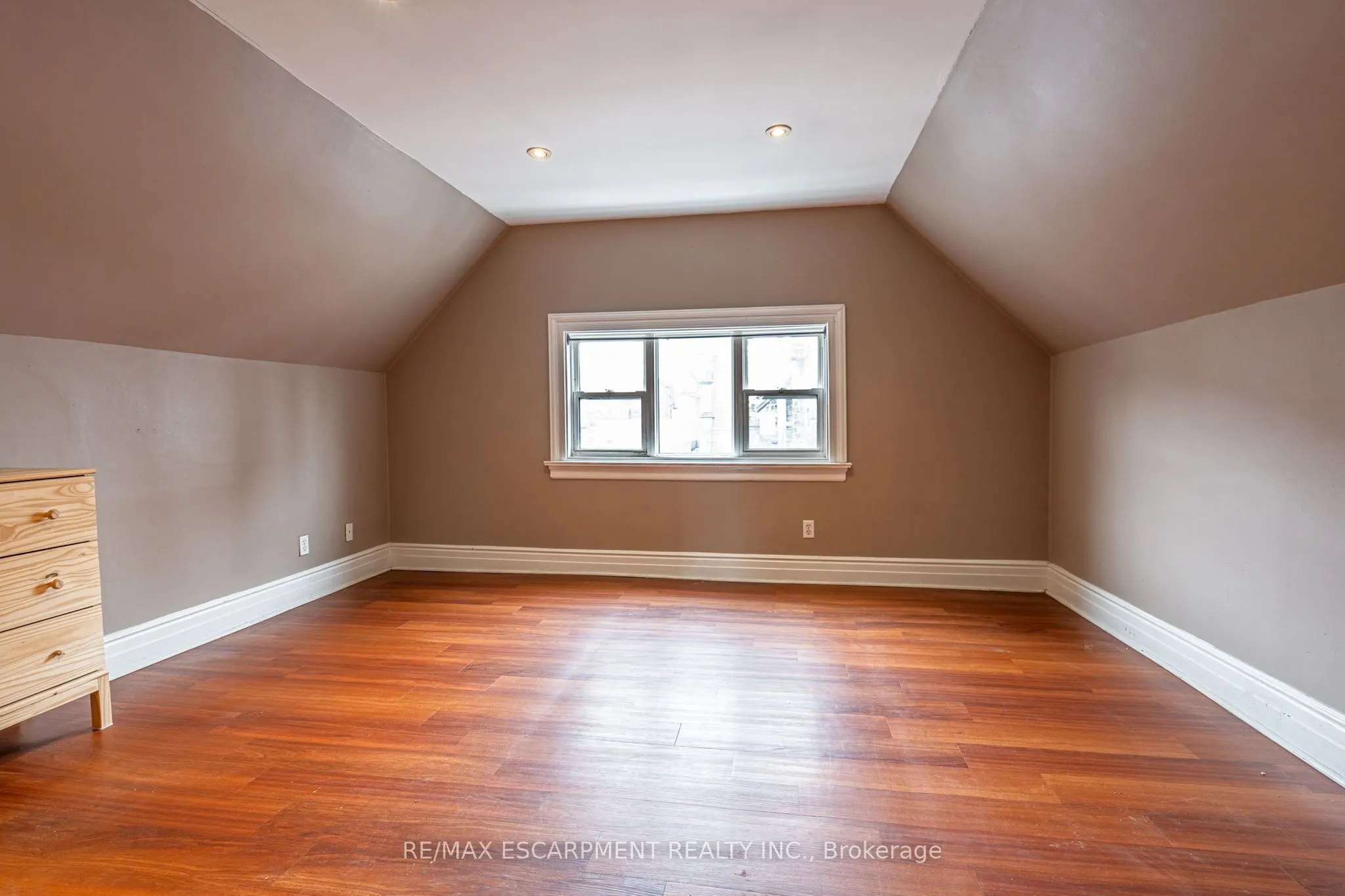 255 JOHN Street S, #UPPER