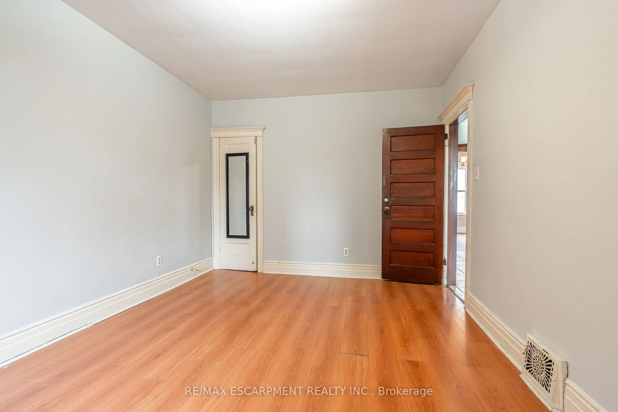 255 JOHN Street S, #UPPER