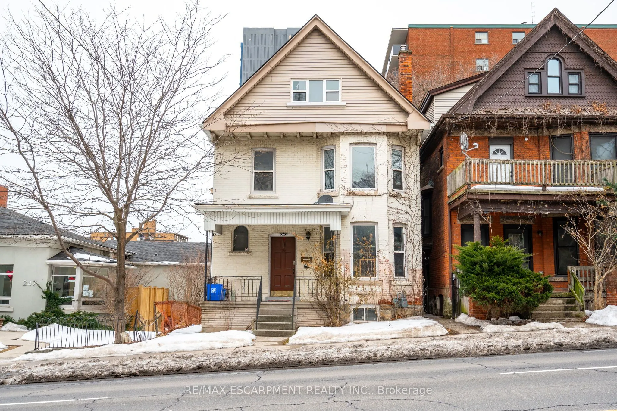 255 JOHN Street S, #UPPER