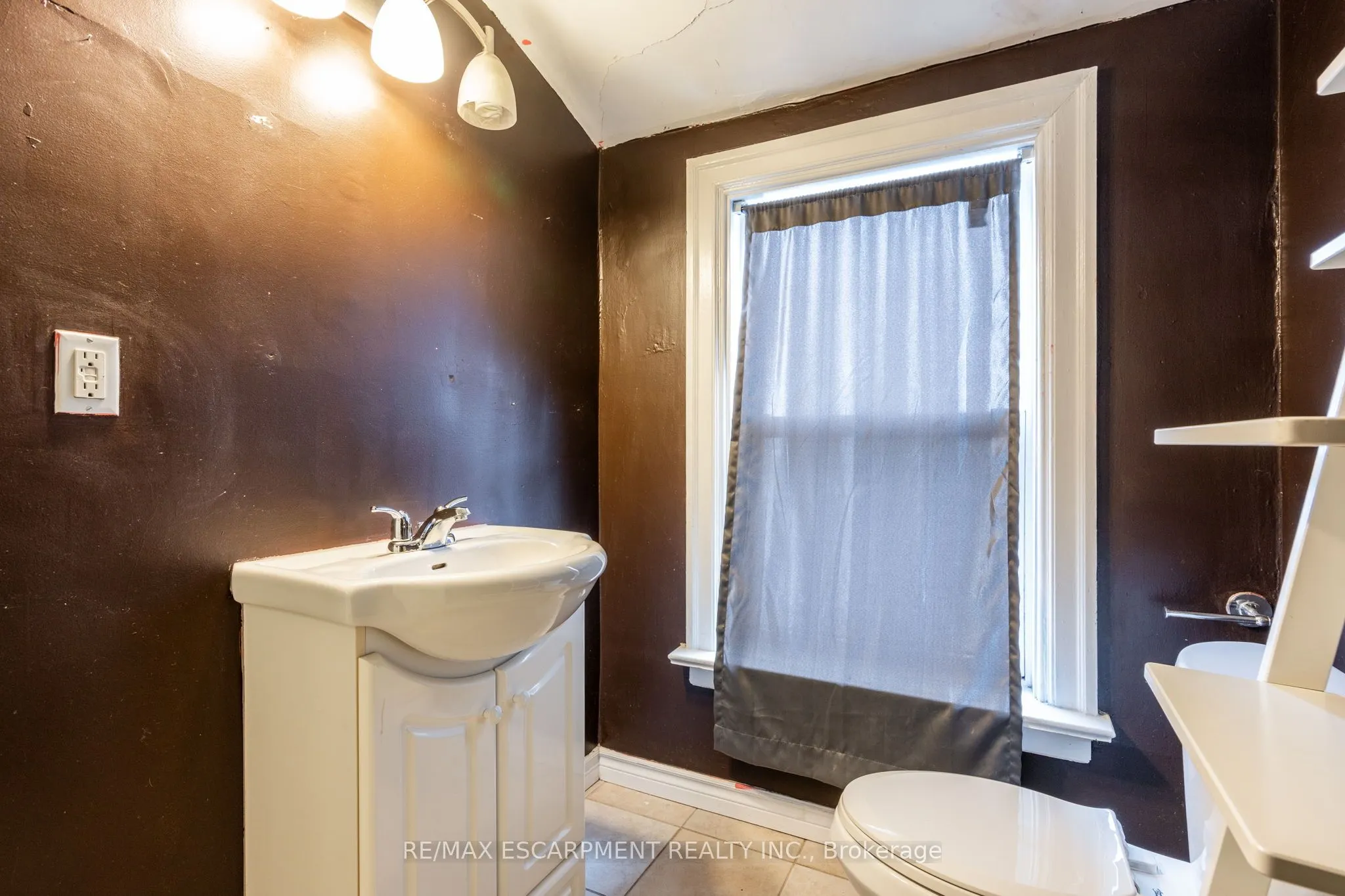 255 JOHN Street S, #UPPER
