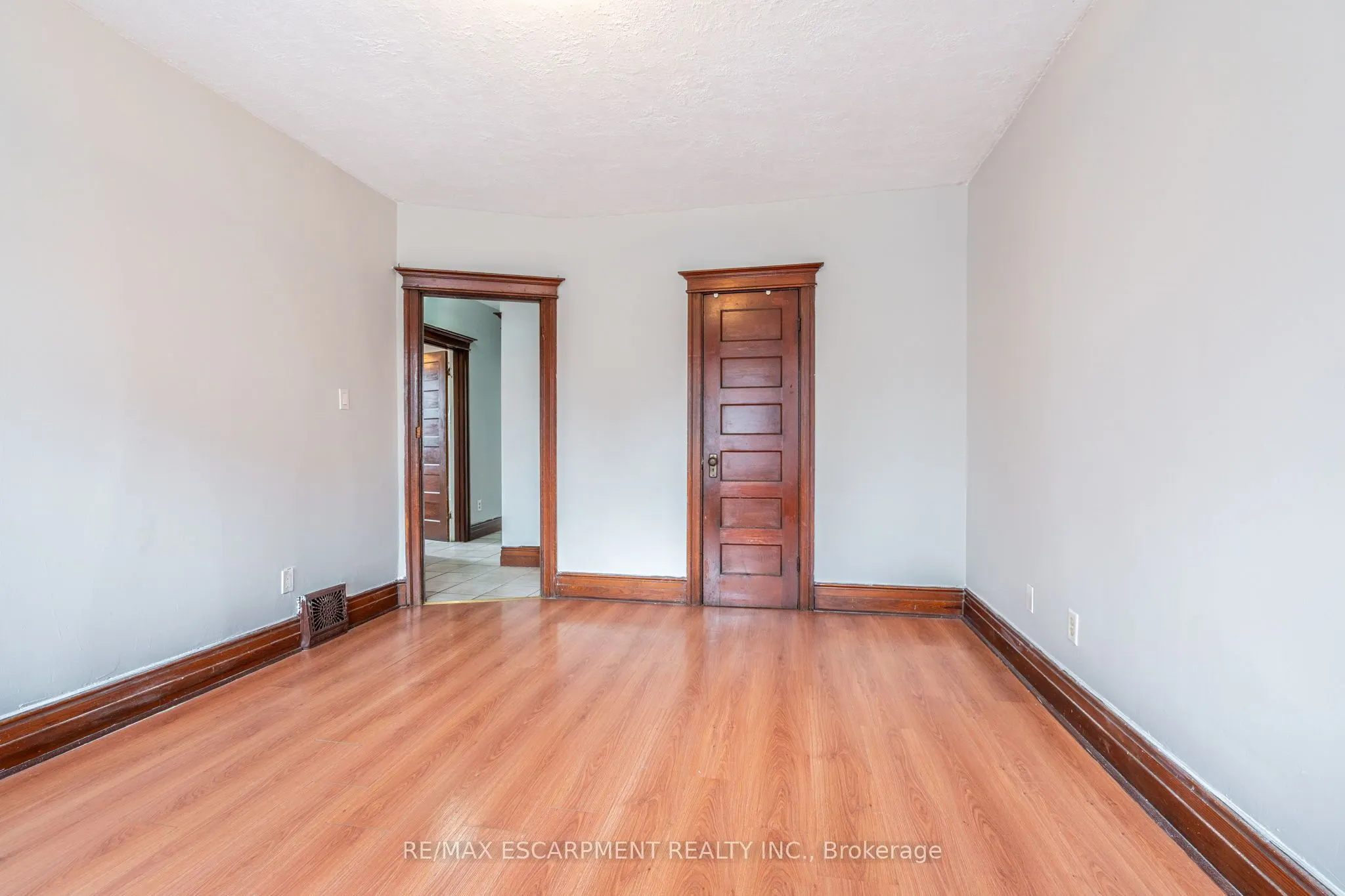 255 JOHN Street S, #UPPER