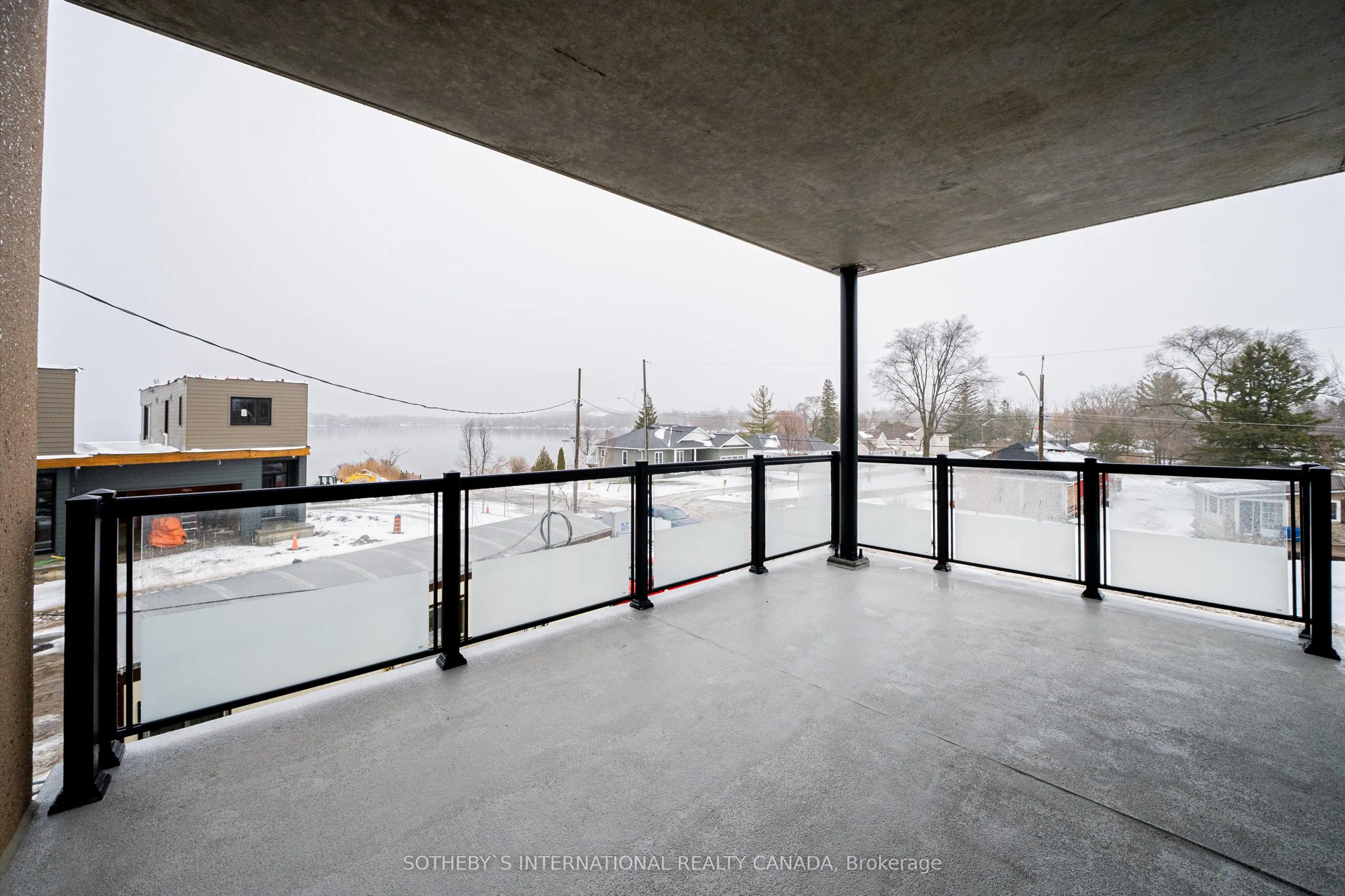 19B West Street N #208