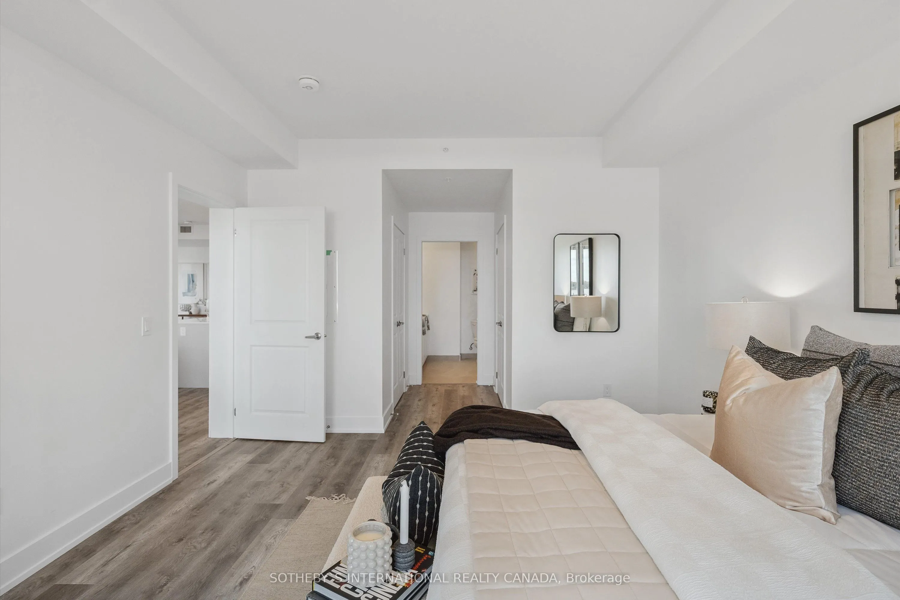 19B West Street N #208