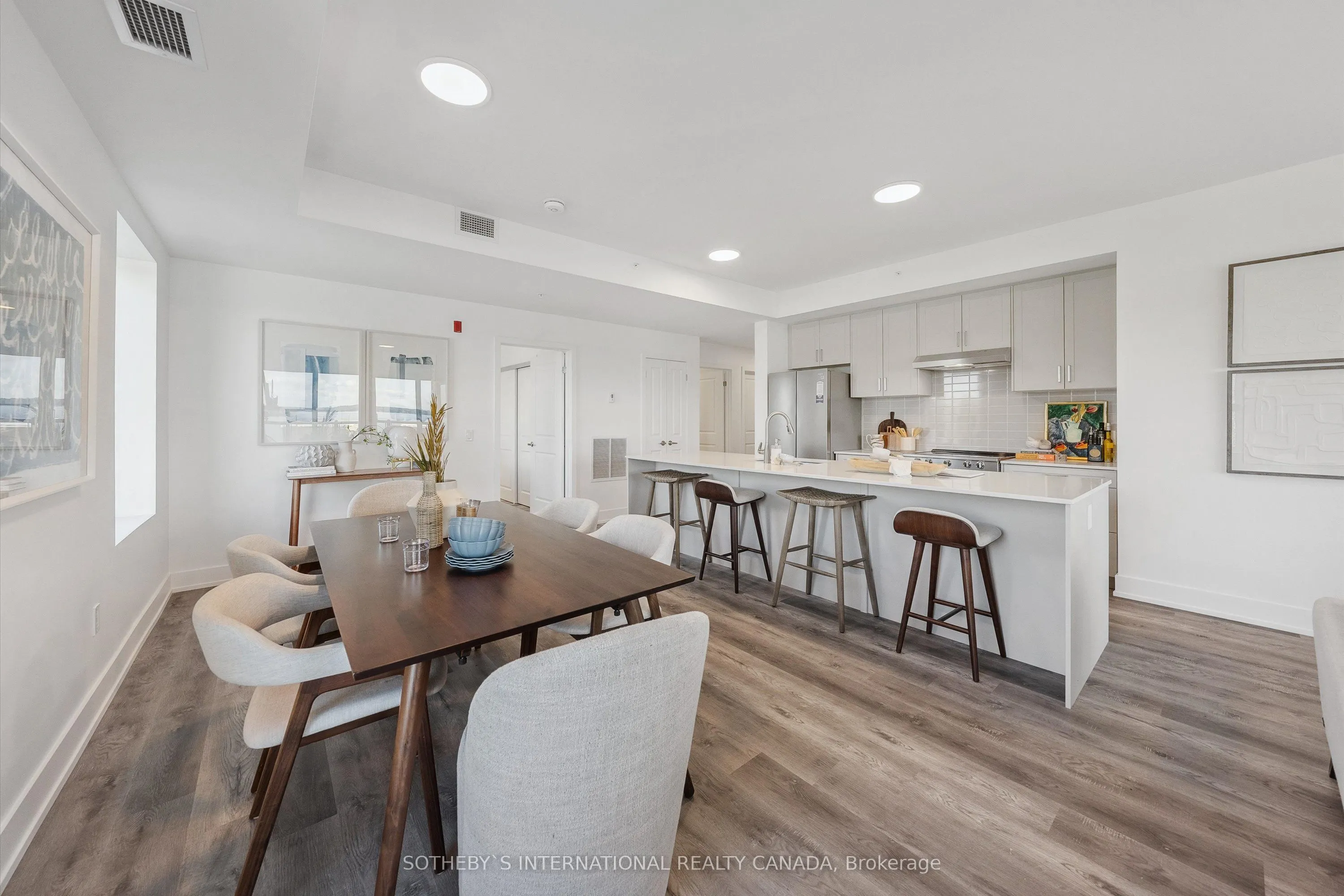 19B West Street N #208