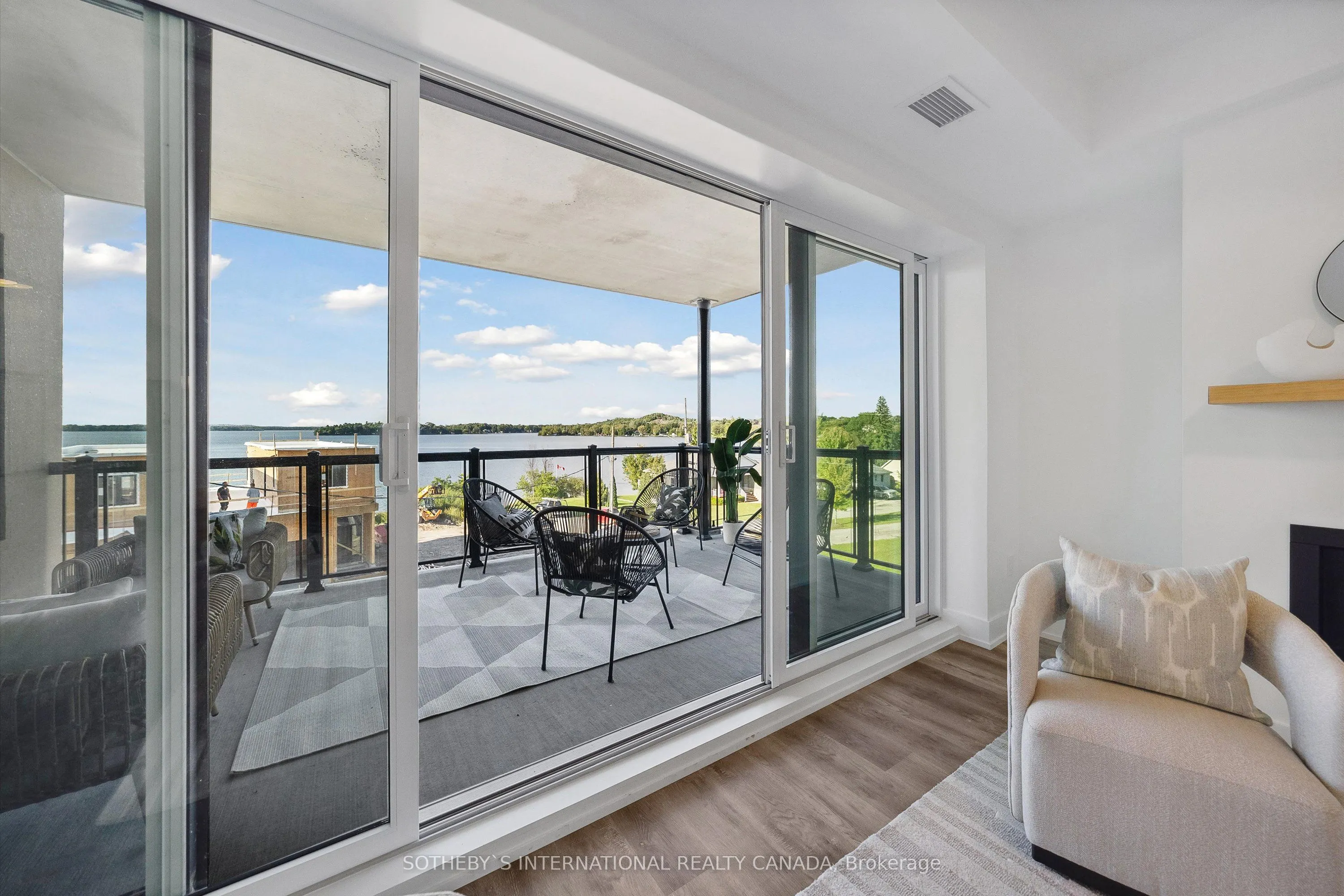 19B West Street N #208