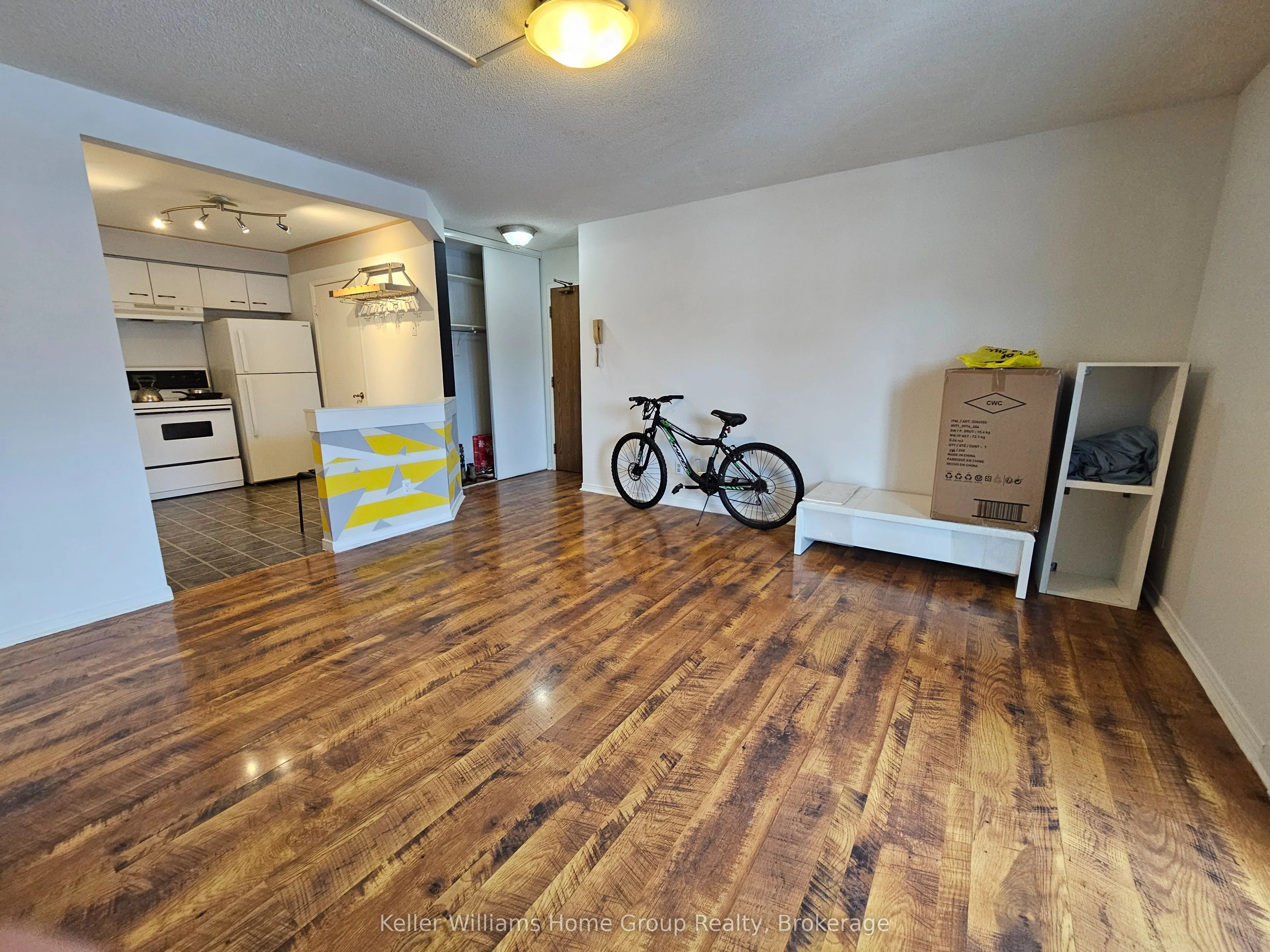 565 Greenfield Avenue, #705