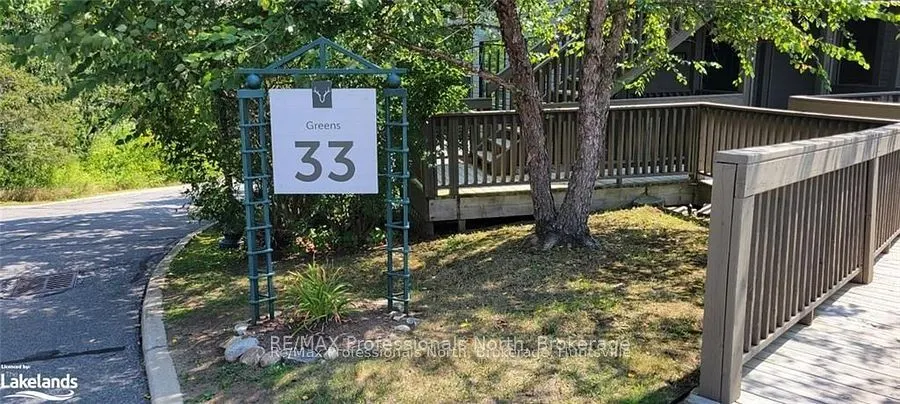 33 DEERHURST GREENS Drive, #105