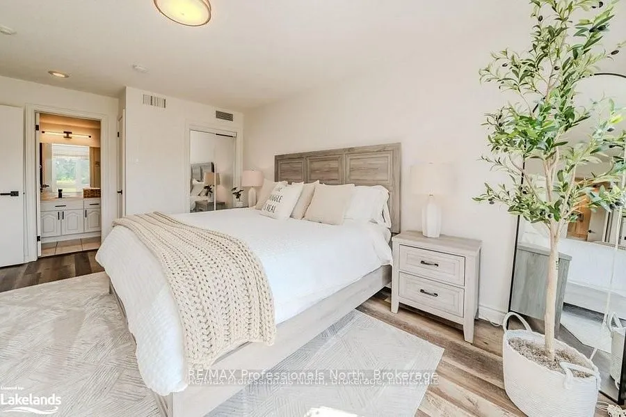33 DEERHURST GREENS Drive, #105