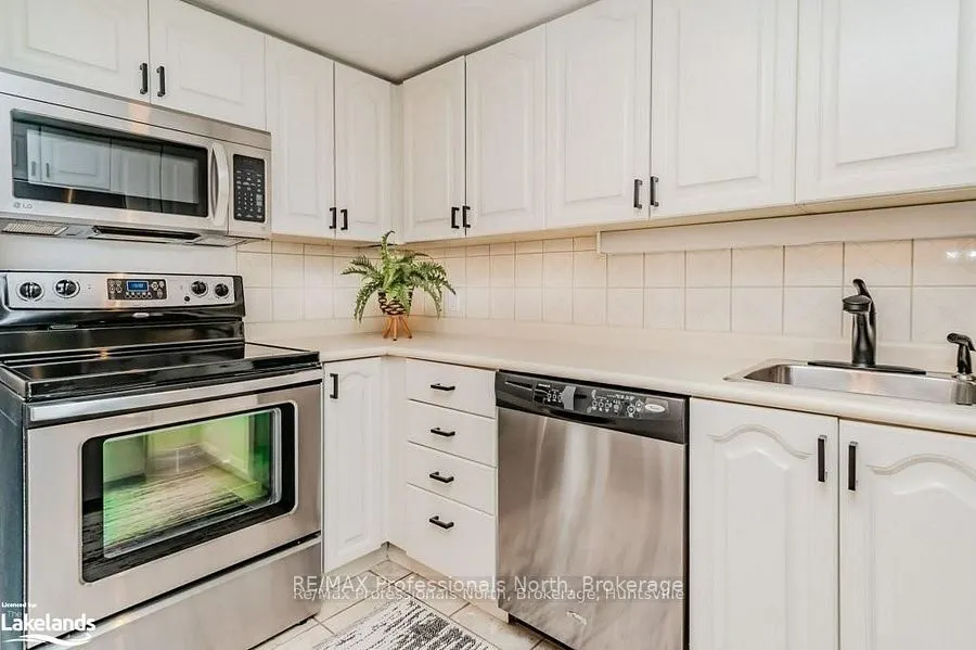 33 DEERHURST GREENS Drive, #105