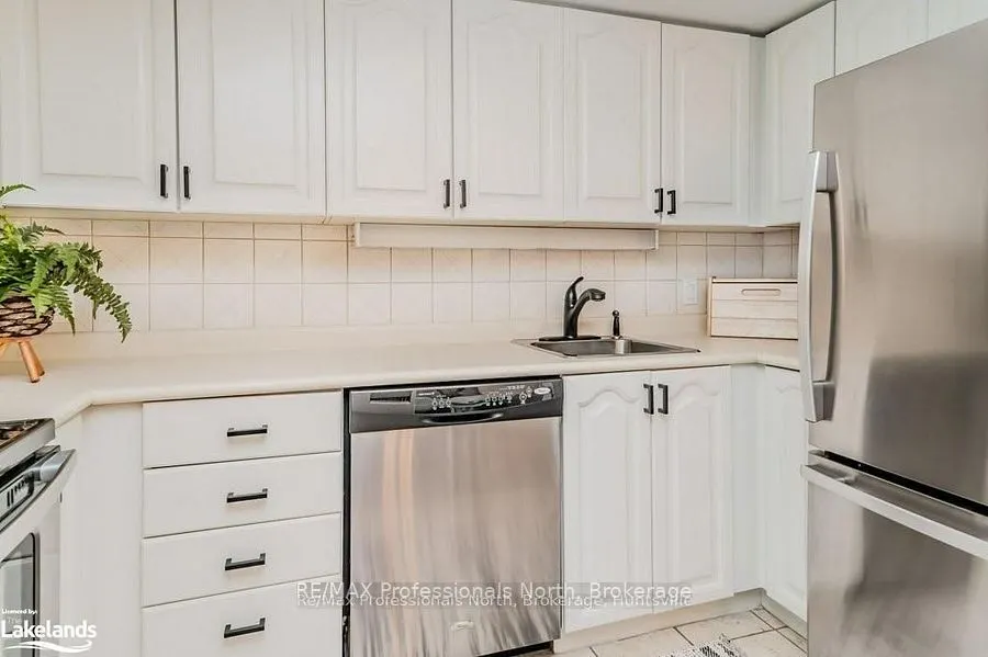 33 DEERHURST GREENS Drive, #105