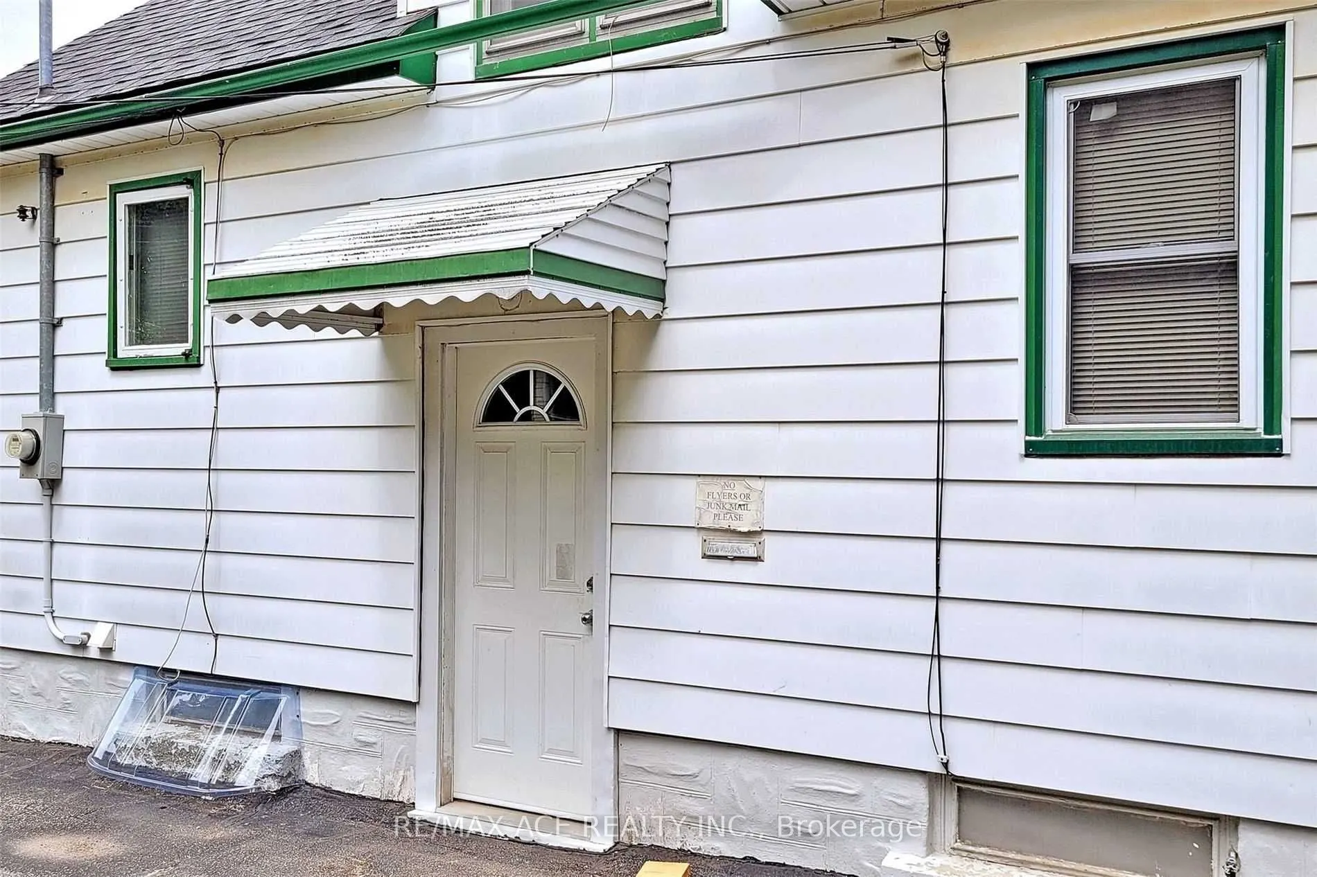 112 Bridge Street W