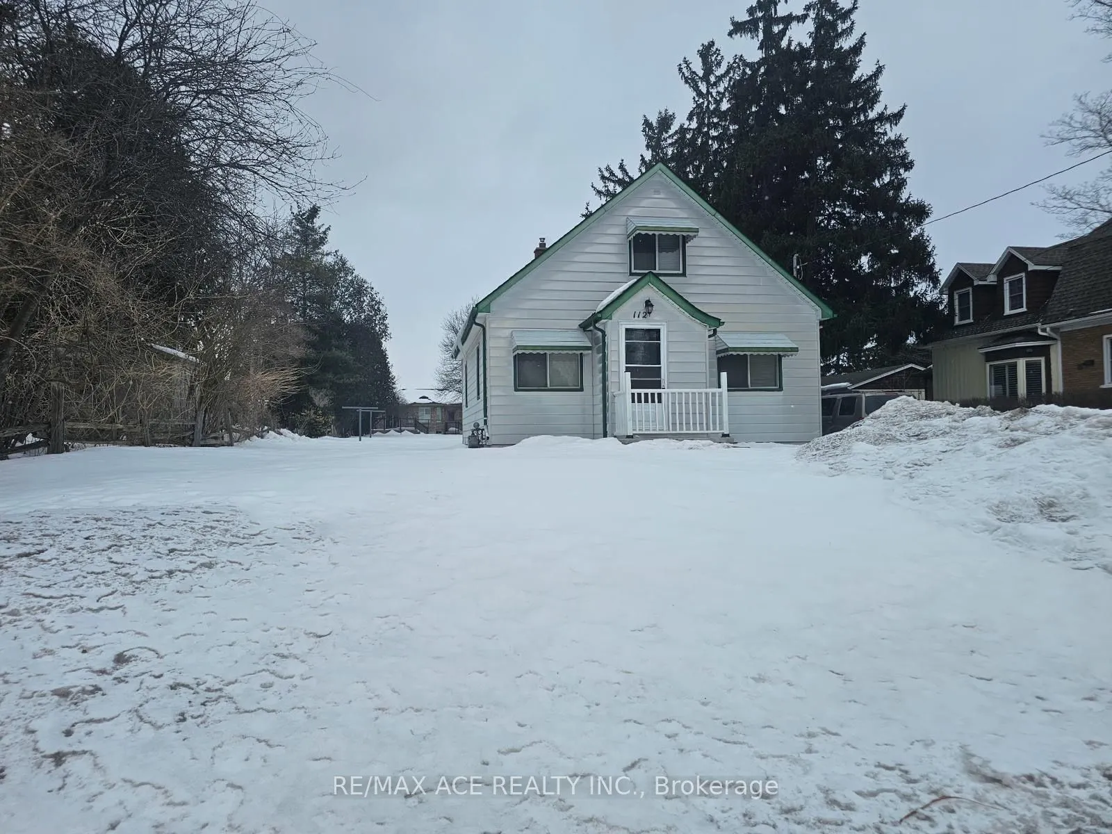 112 Bridge Street W