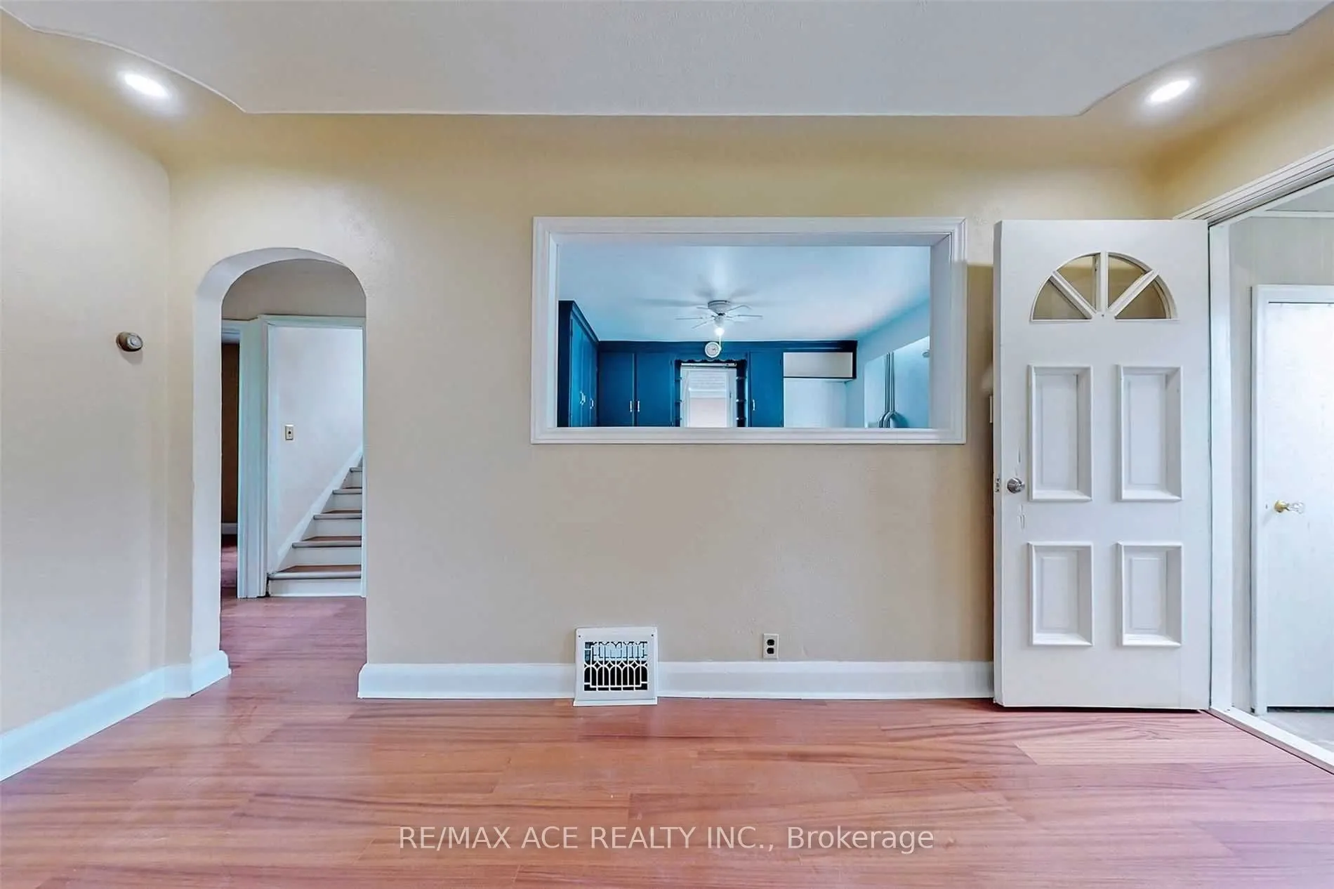 112 Bridge Street W