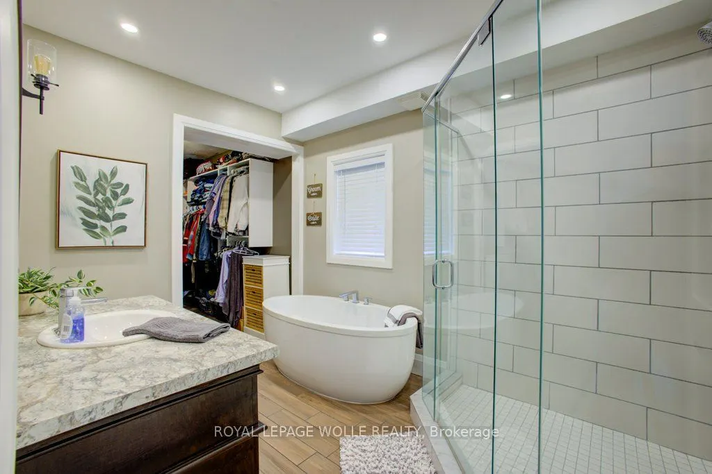 77 Leaside Place