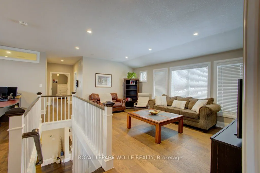 77 Leaside Place