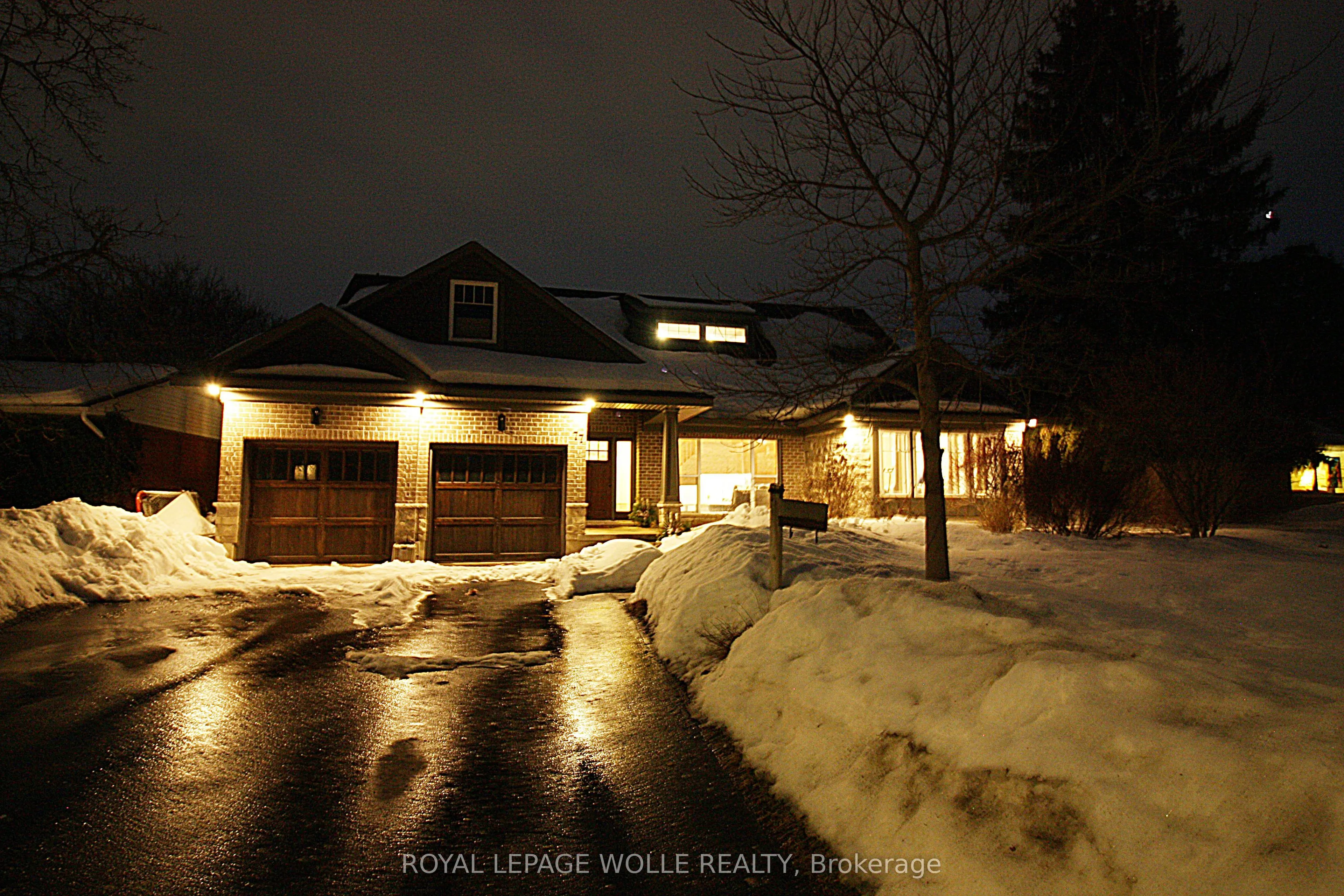 77 Leaside Place