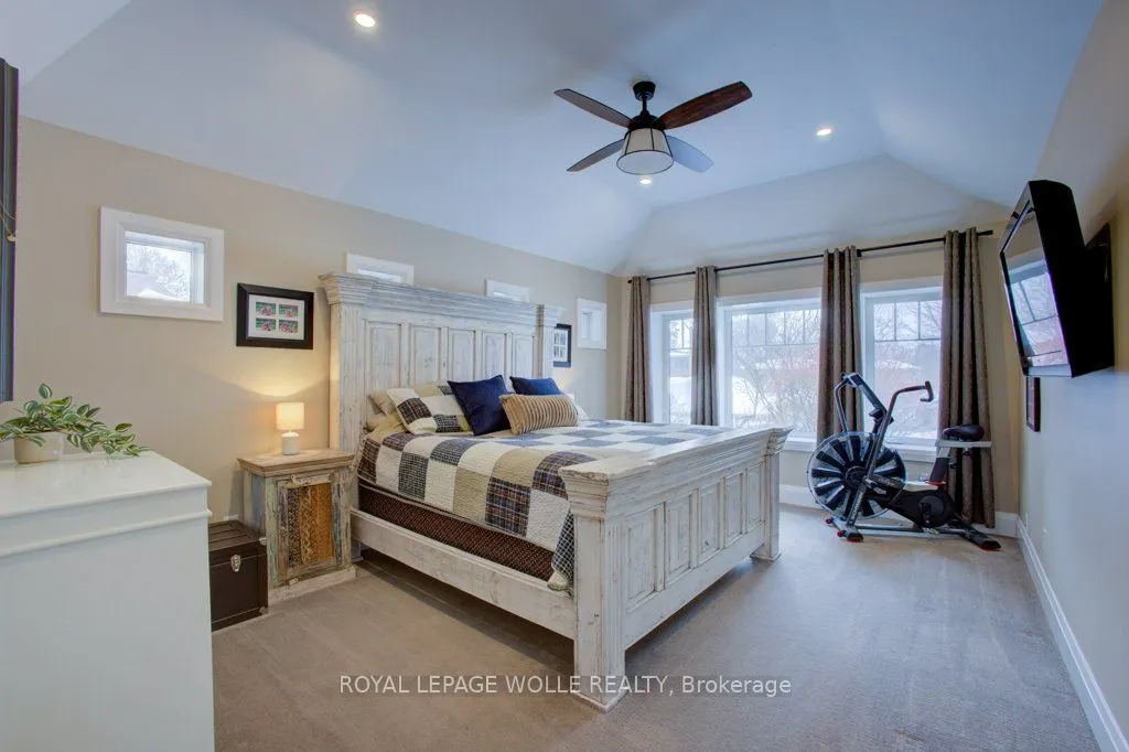 77 Leaside Place