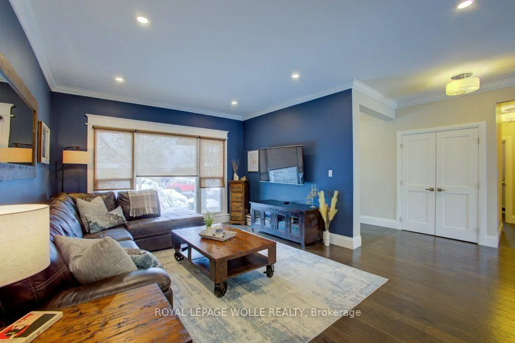 77 Leaside Place