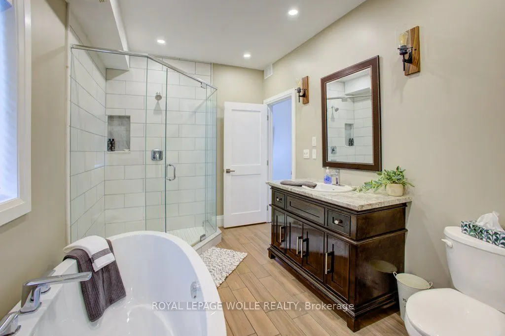 77 Leaside Place
