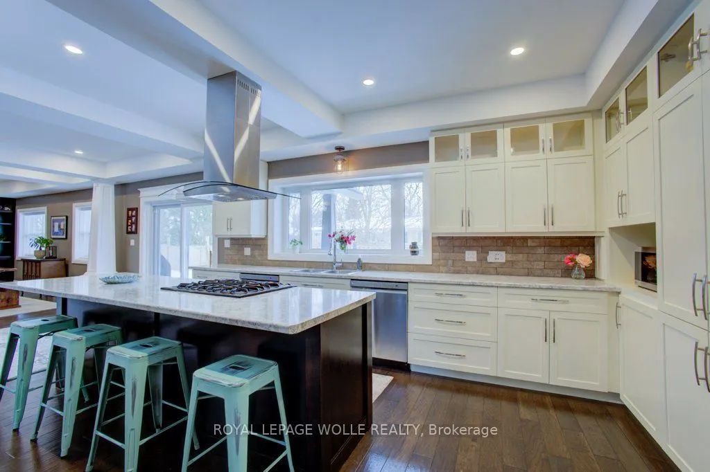 77 Leaside Place