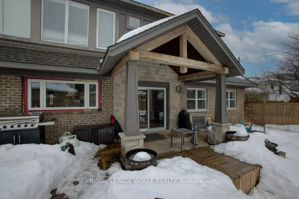 77 Leaside Place