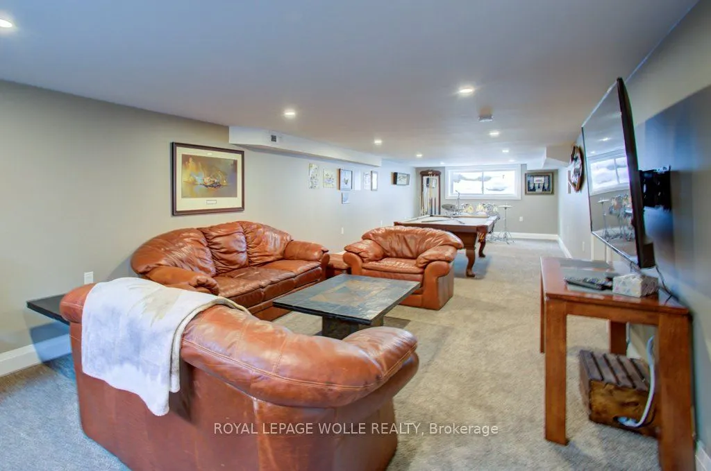 77 Leaside Place