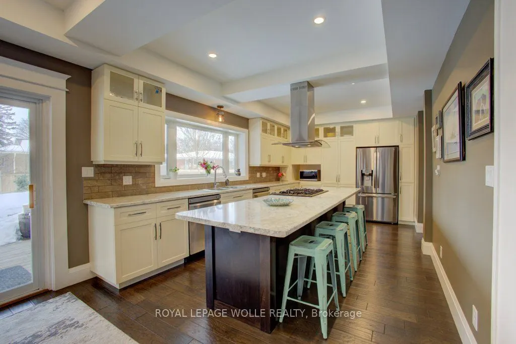 77 Leaside Place