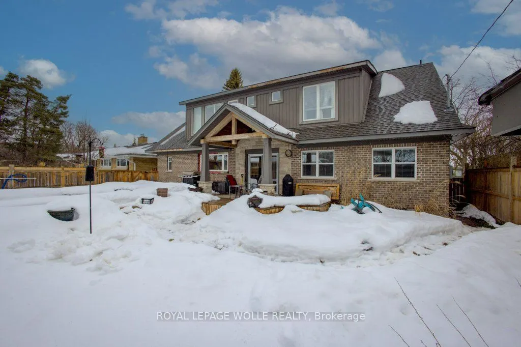 77 Leaside Place