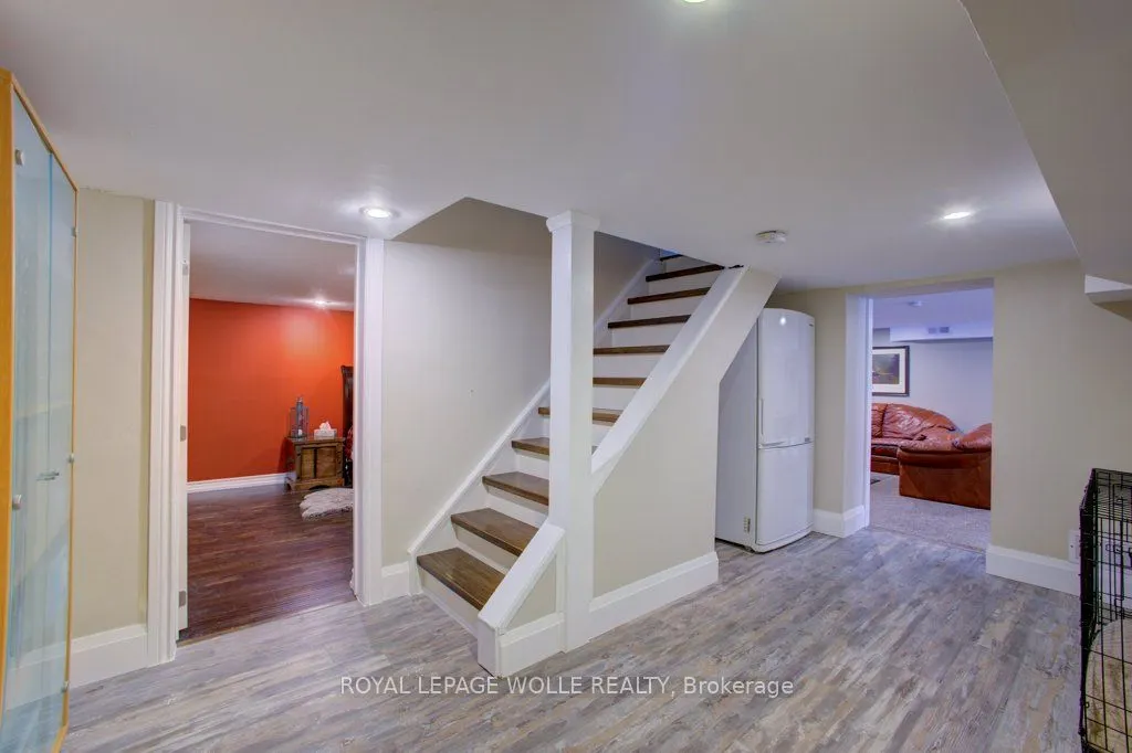 77 Leaside Place