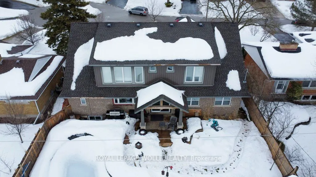 77 Leaside Place