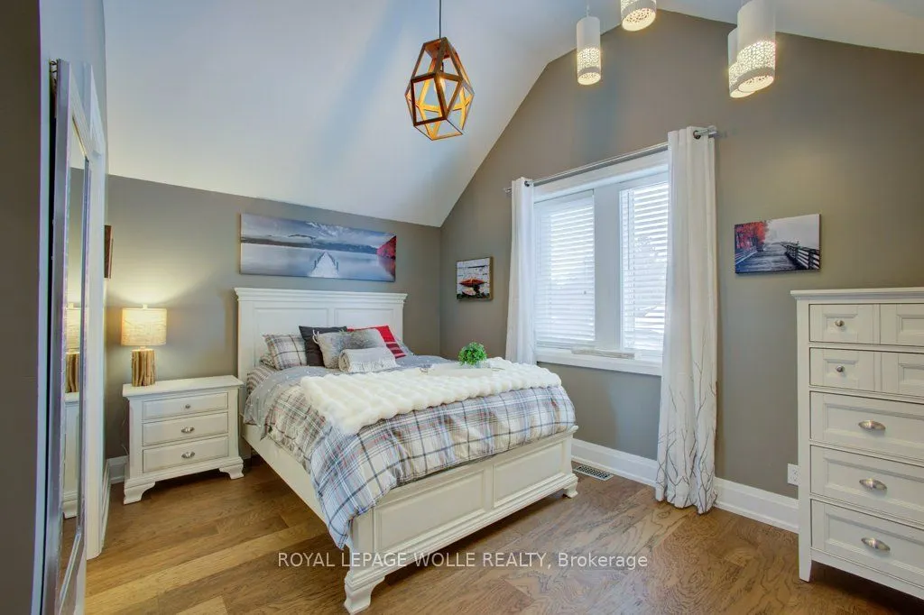 77 Leaside Place