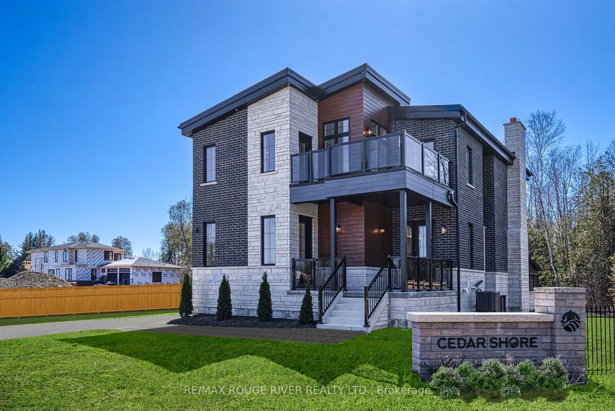213 SUZANNE MESS Boulevard