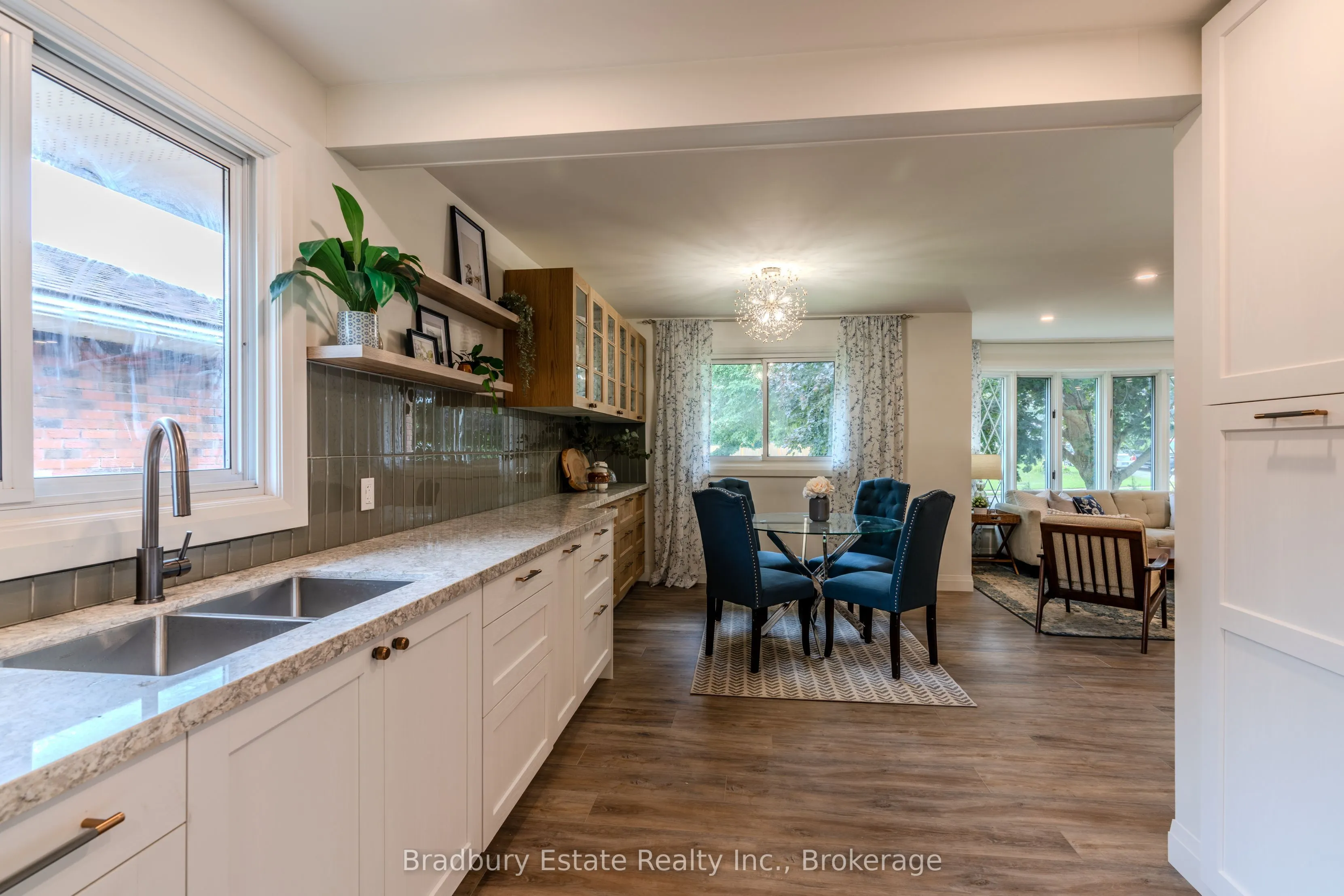17 WOODSVIEW Avenue