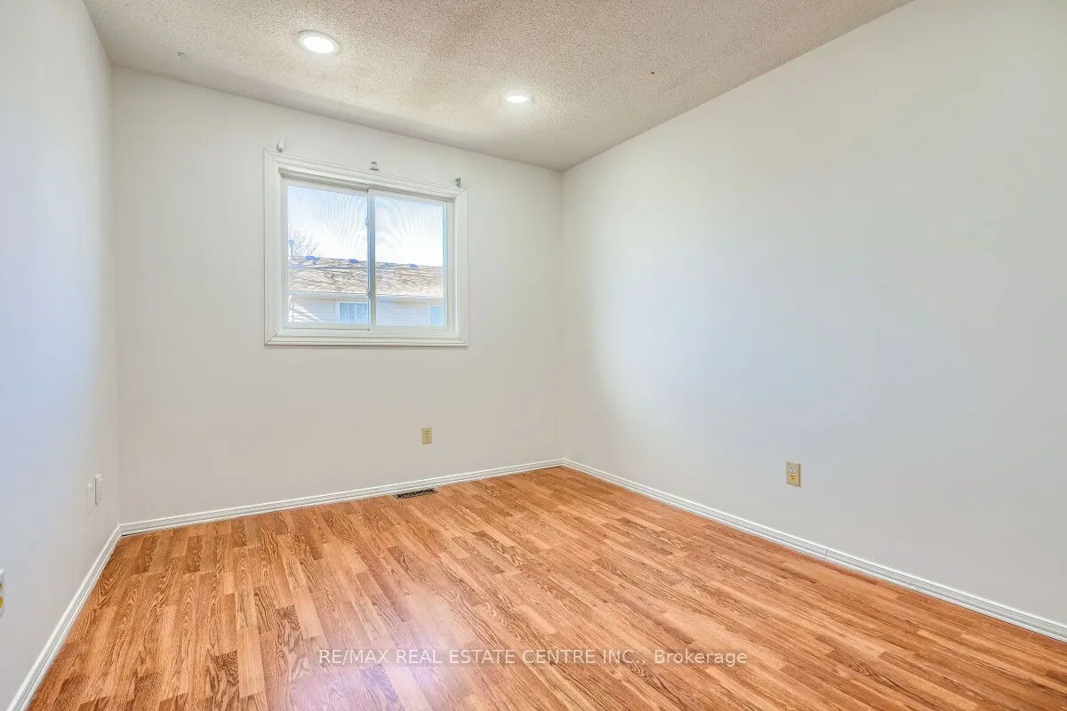 125 Sekura Crescent, #1