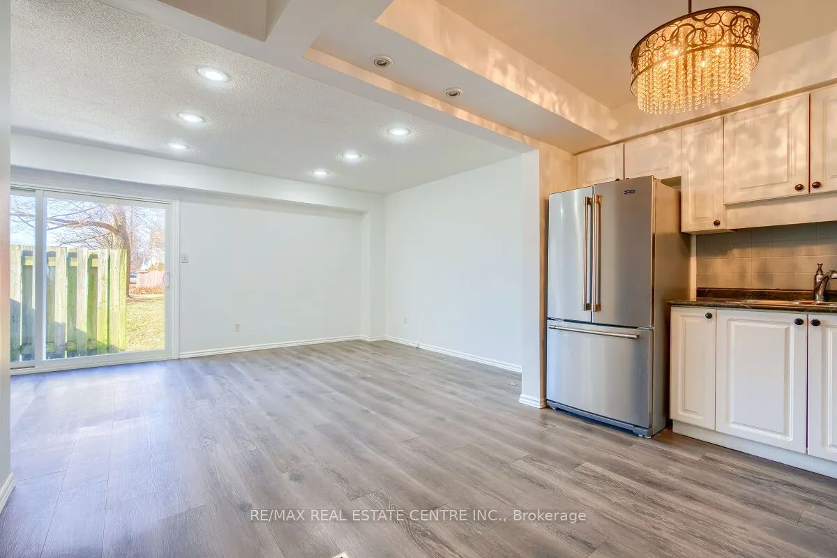 125 Sekura Crescent, #1