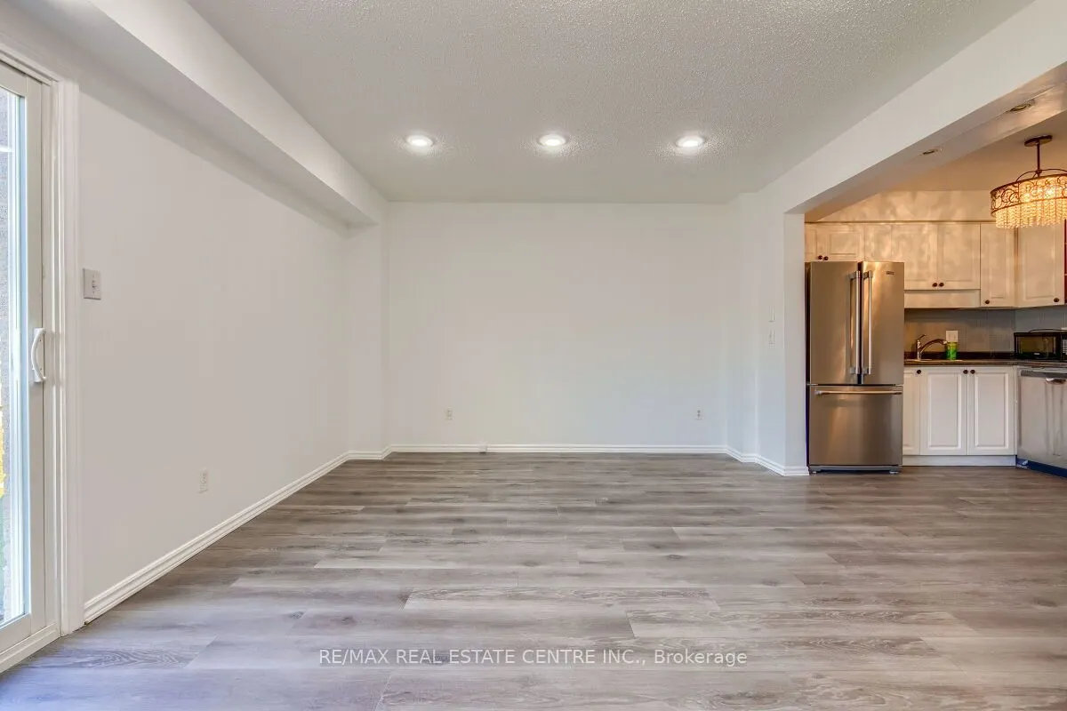 125 Sekura Crescent, #1