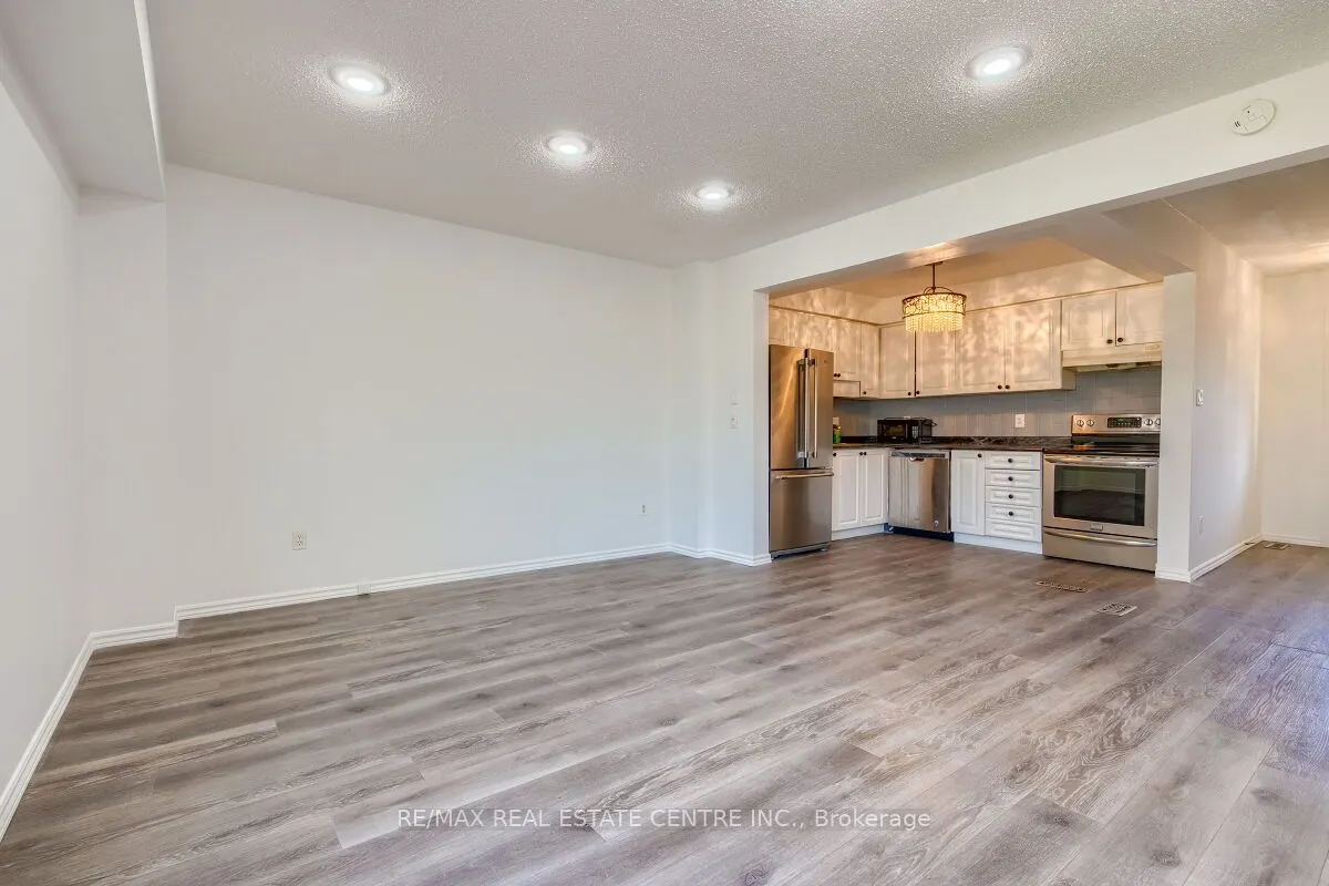 125 Sekura Crescent, #1