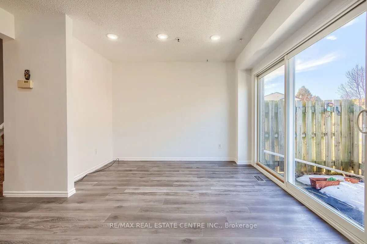125 Sekura Crescent, #1