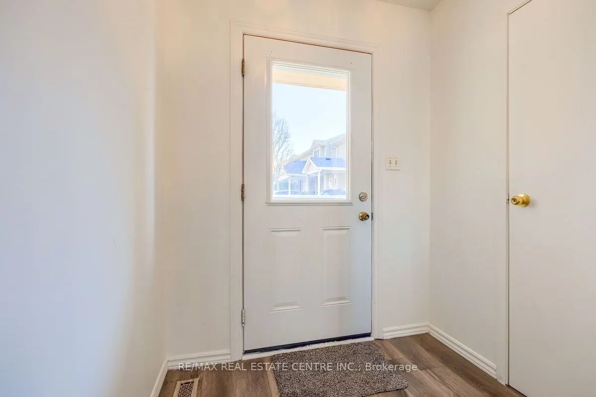 125 Sekura Crescent, #1