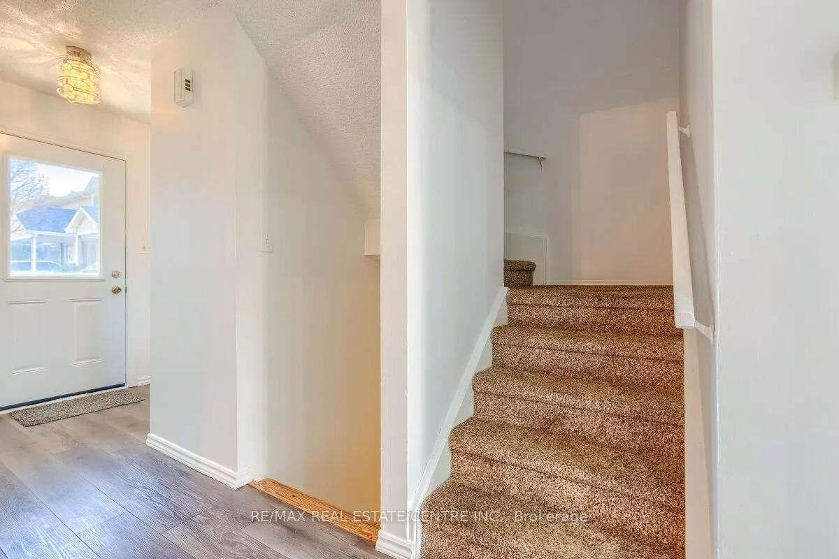 125 Sekura Crescent, #1