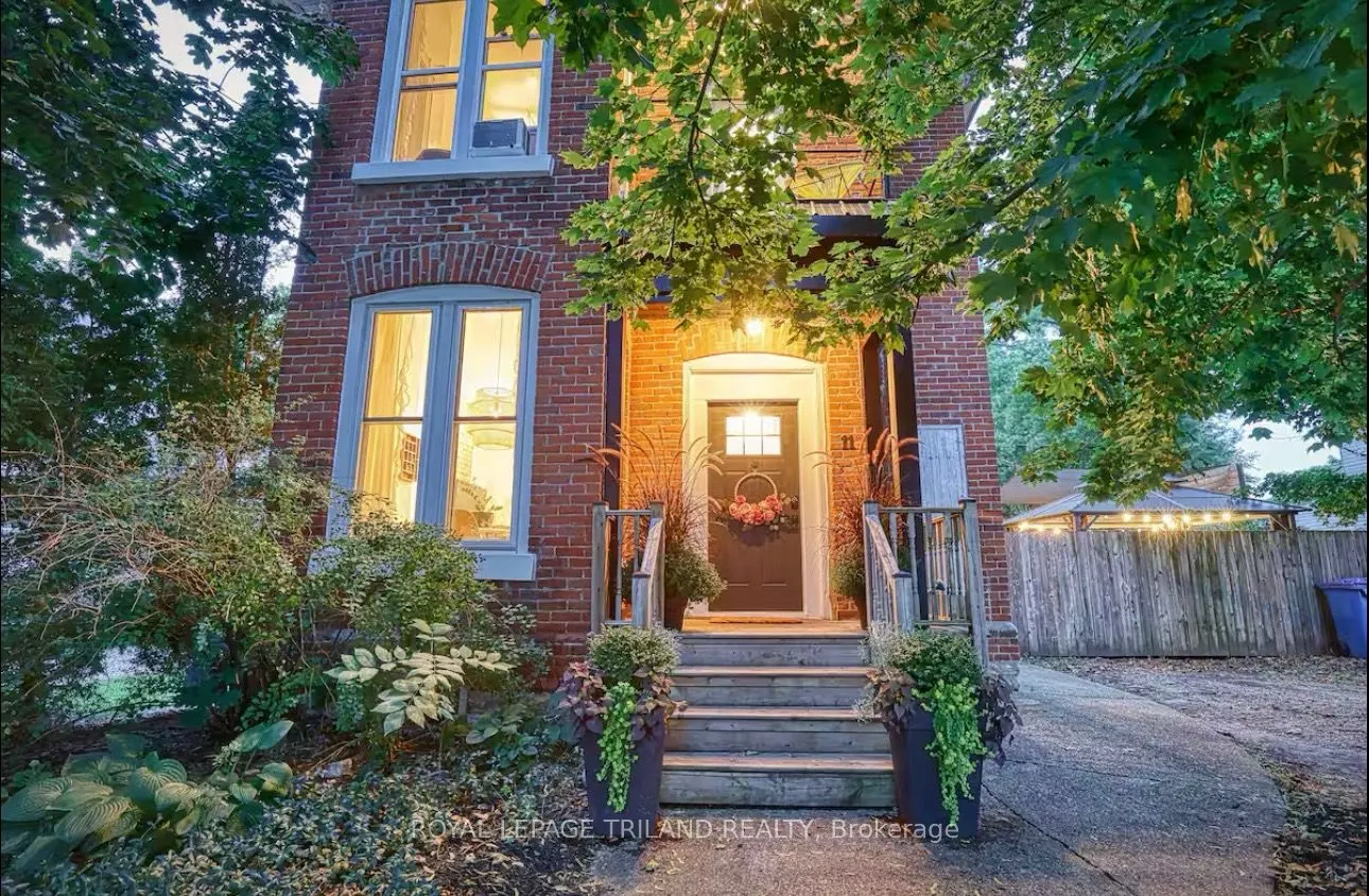 11 Maple Street W