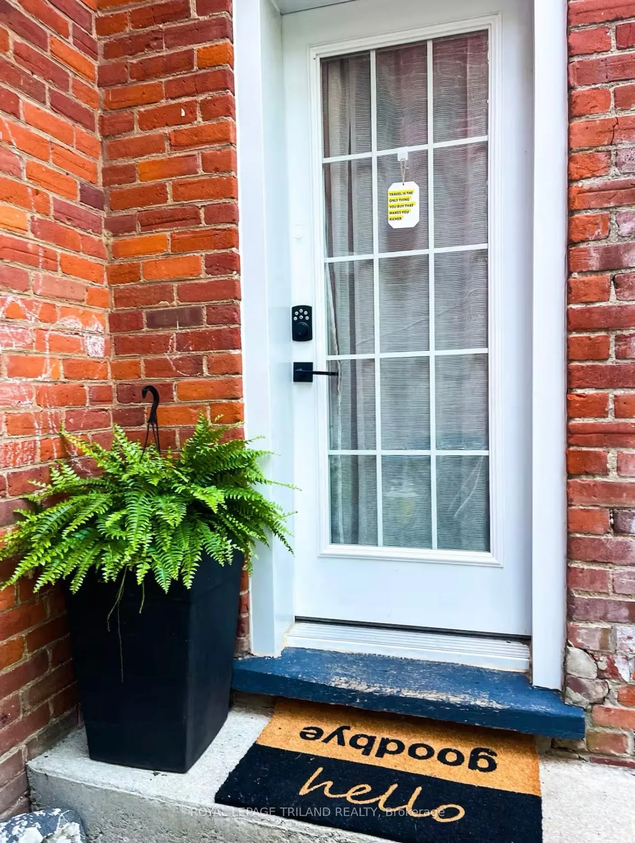 11 Maple Street W
