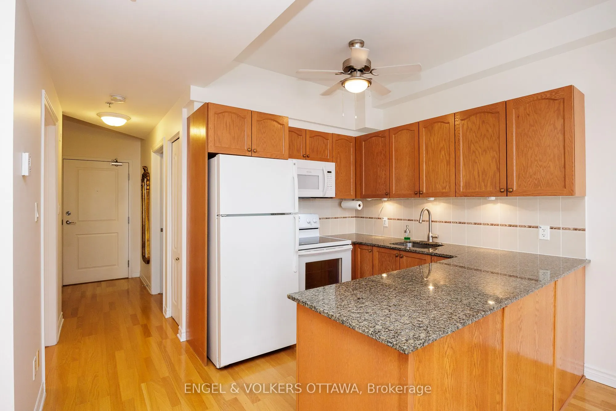 6 GROVE Avenue #305
