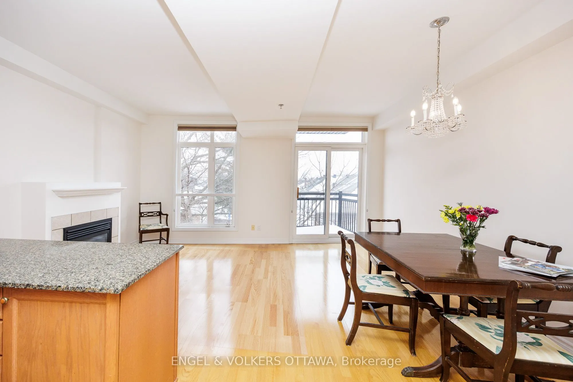 6 GROVE Avenue #305