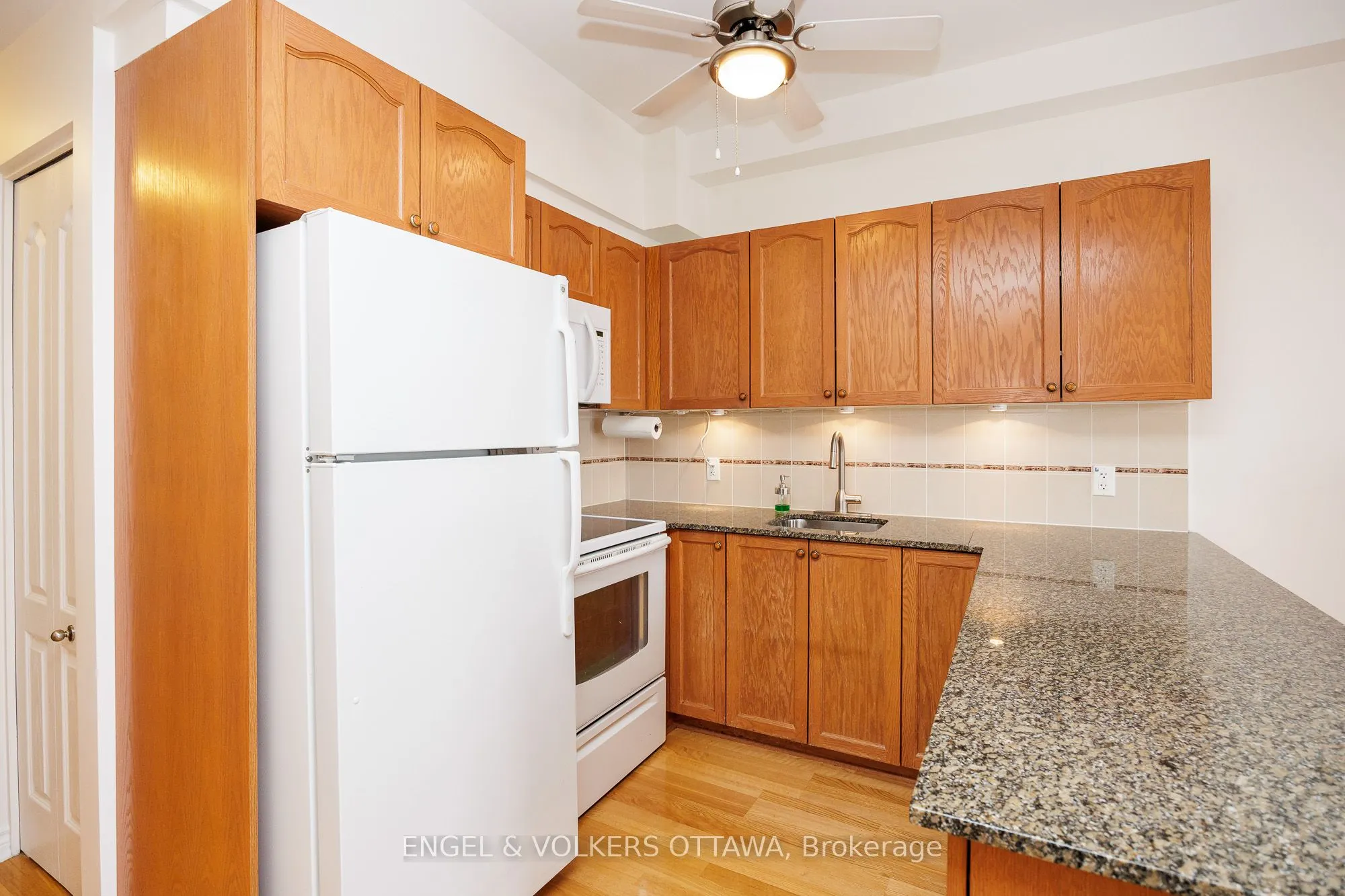 6 GROVE Avenue #305