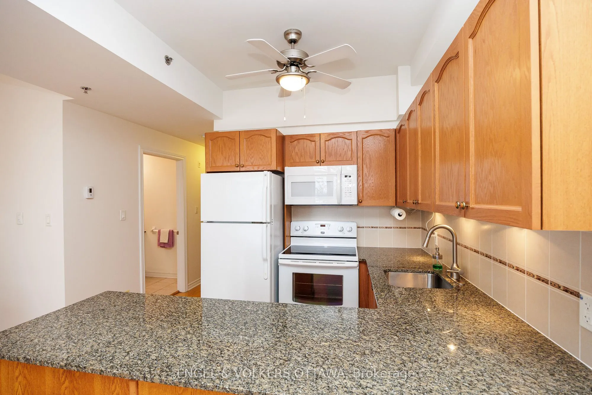 6 GROVE Avenue #305