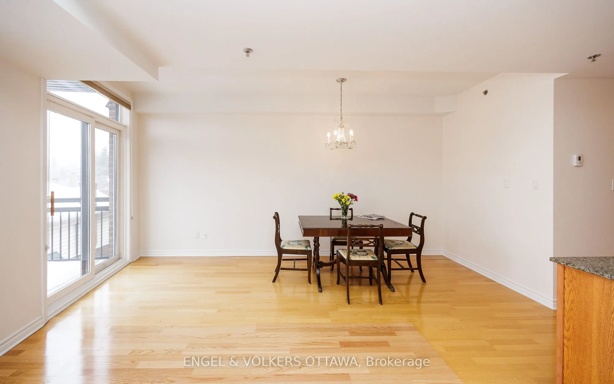 6 GROVE Avenue #305