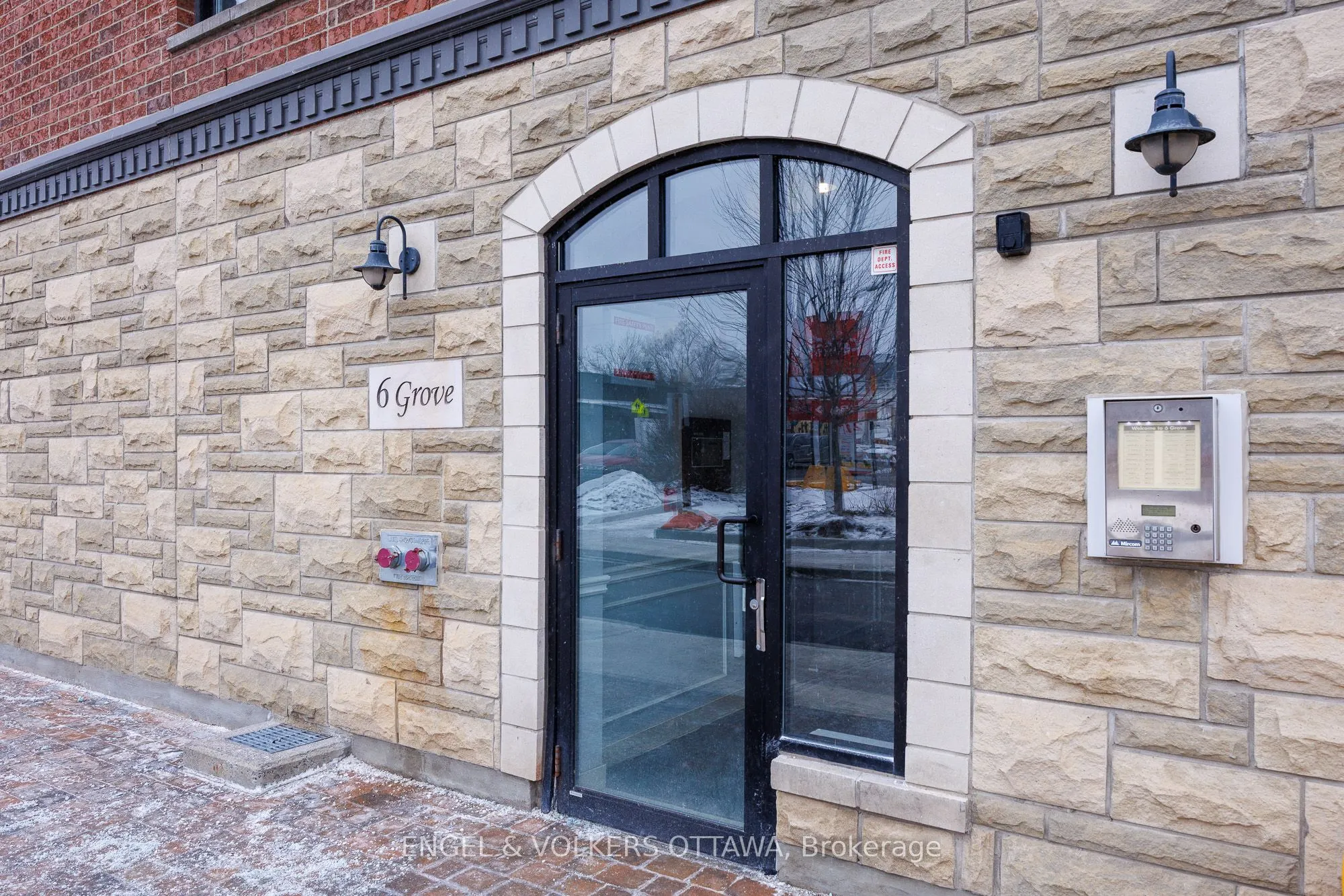 6 GROVE Avenue #305