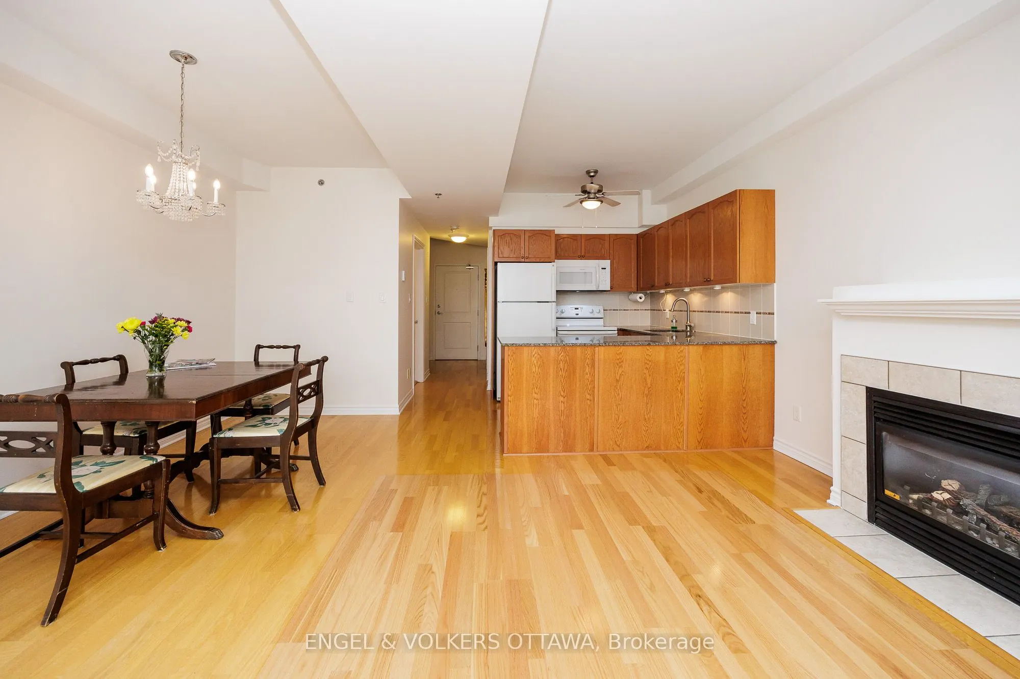 6 GROVE Avenue #305